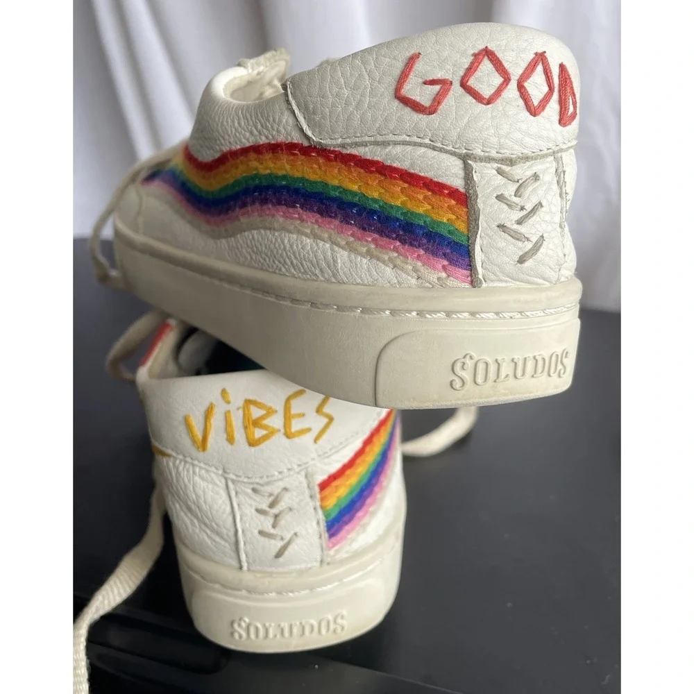 Soludos Ibiza Sz 7.5 White Leather Low Top Sneakers Rainbow Wave sun‎ Good Vibes